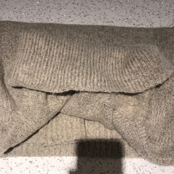 B.B Dakota sweater! - Picture 6 of 6